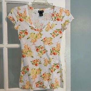 Wet Seal Fitted White Cream T-Shirt